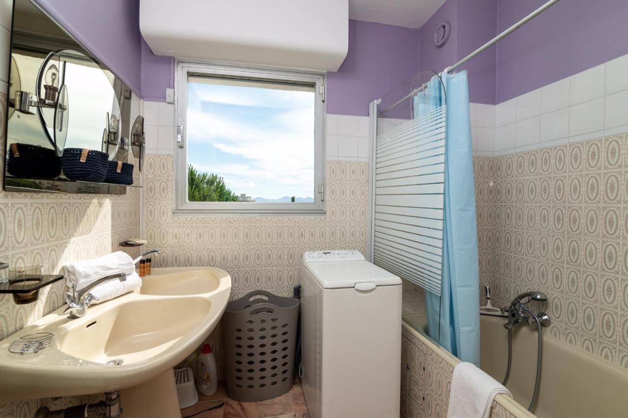 Appartement Grand T3 Juan les Pins, 2 balcons, proche plage à Antibes Extérieur photo
